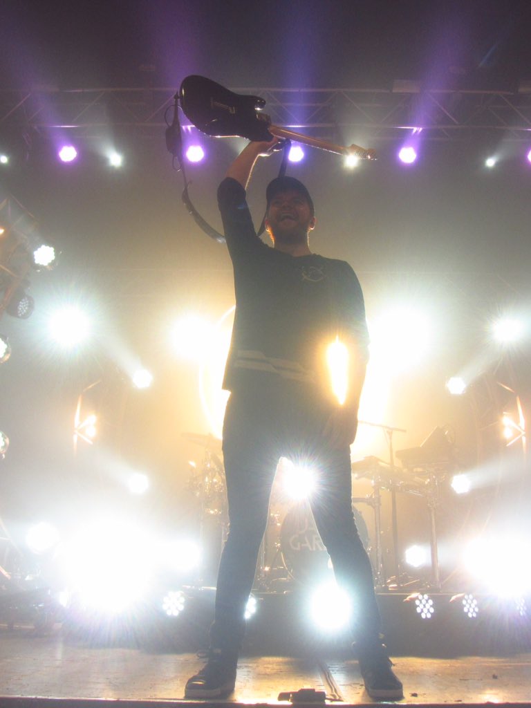 guestblogger's tweet photo. Dear @JackGarratt #o2bournemouth was awesome tonight. 💕❤️💕❤️❤️❤️💕❤️💕❤️💕❤️💕❤️💕❤️
Mortified no #teamgarratt 33 tees, tops, sweaters left 😫😰. https://t.co/FJWdeMu7yj