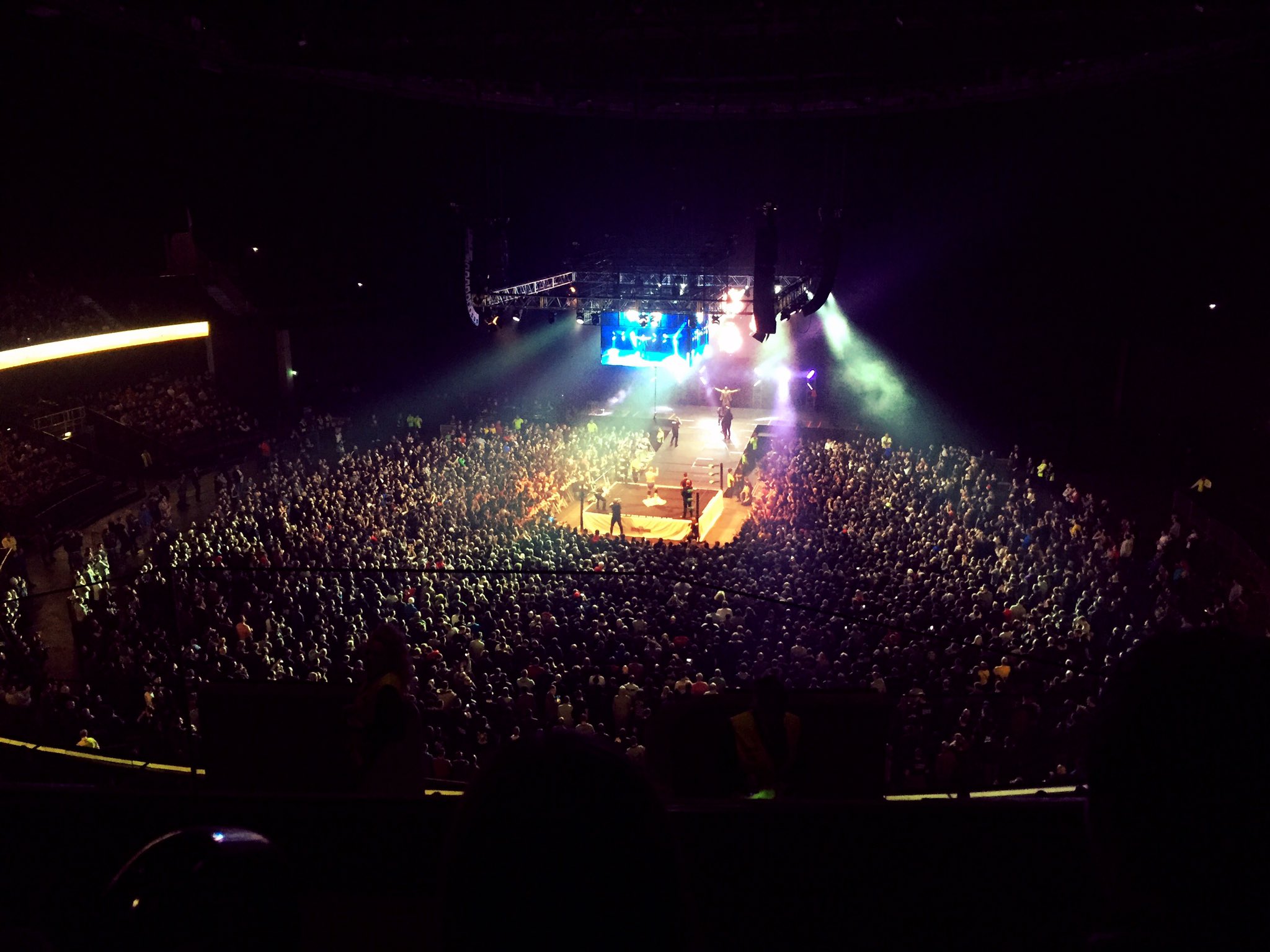 CxvnXJMXgAAouam.jpg:large