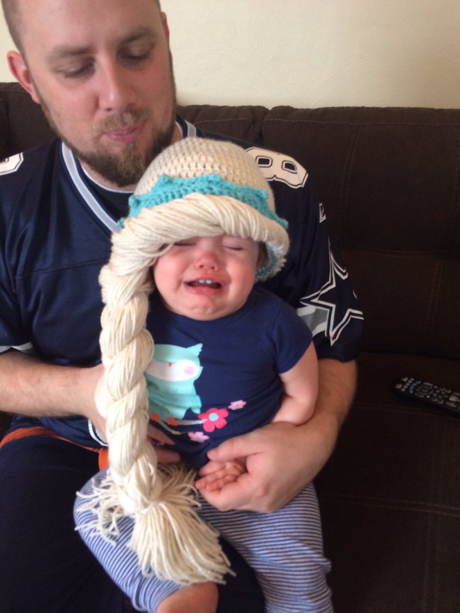ciaracable's tweet photo. Let it goooo let it gooooo #crochet #frozen #elsahat #momisenjoyingthiswaytoomuch https://t.co/KE1AmRsCy4