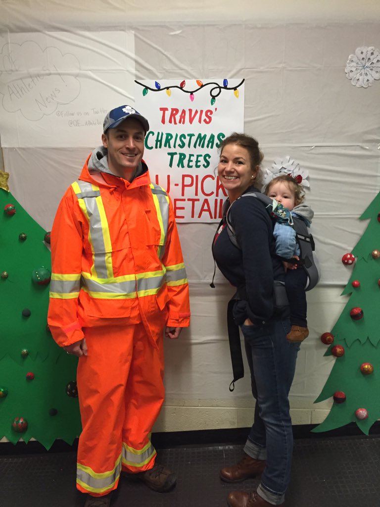 MrsSTravis's tweet image. @TravisQERHS The Travis Fam was well represented at Christmas @QERHS_SC today!#treefarmpride