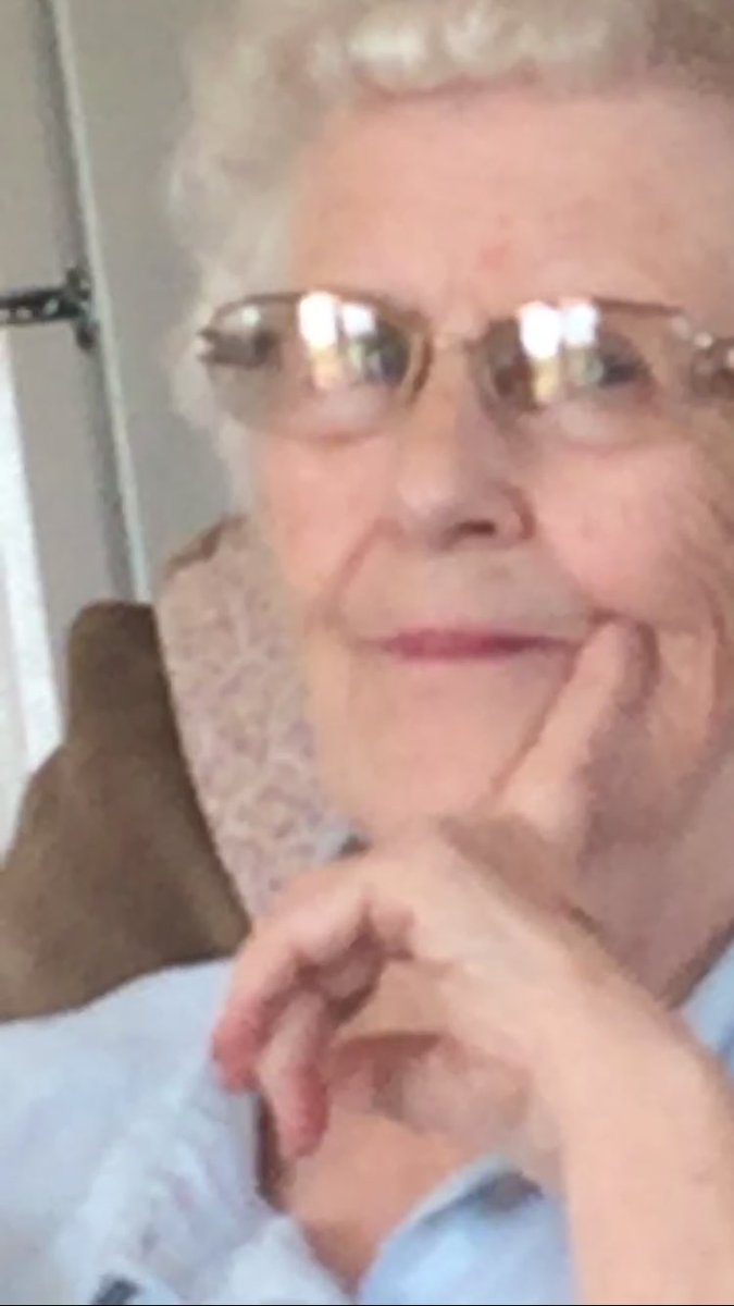 LucyGgranny's tweet photo. when you warn your friend bout a boy but she don't listen and it still goes south https://t.co/7xDrp58seq