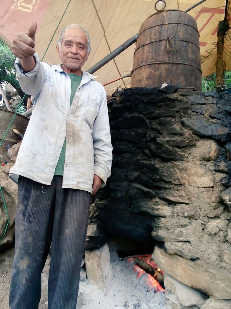 Amigo_Jeremiah's tweet photo. Zumpahuacán, Edomex, tierra del mezcal. Don Meche el mejor productor artesanal de mezcal... #PintateTurquesa https://t.co/U6WLjWaW3Q