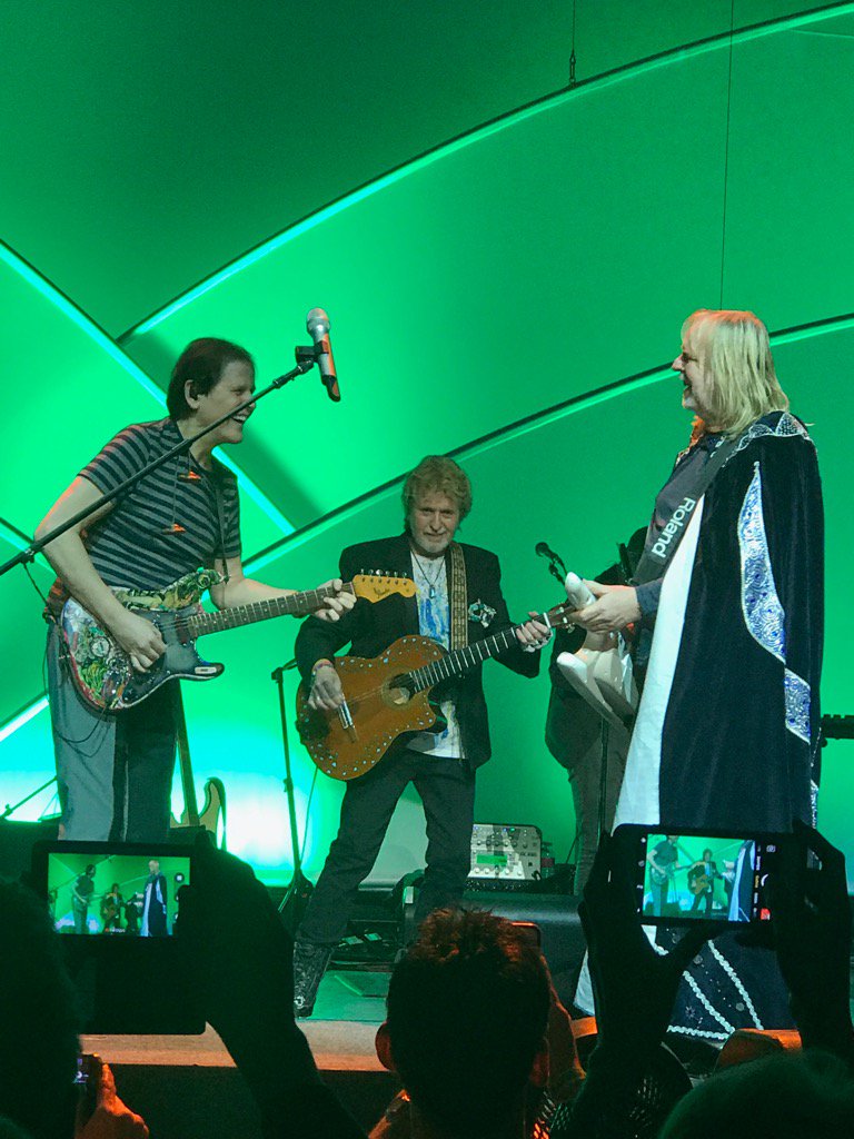 jungleoftrips's tweet photo. #ARWtour #AndersonRabinWakeman @AndersonRabinWa @TheJonAnderson More fun in Vegas! https://t.co/i356FiWCU0