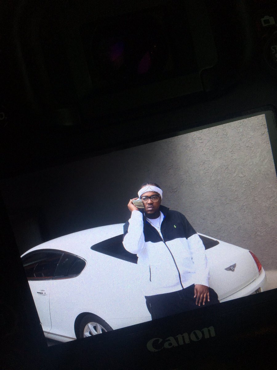 djsohoodmusic's tweet photo. Just finish a shoot with @therealyungla for his new up and coming album title #NeverNotWorking #iknowthereal #FTWM https://t.co/gghowIYLbO