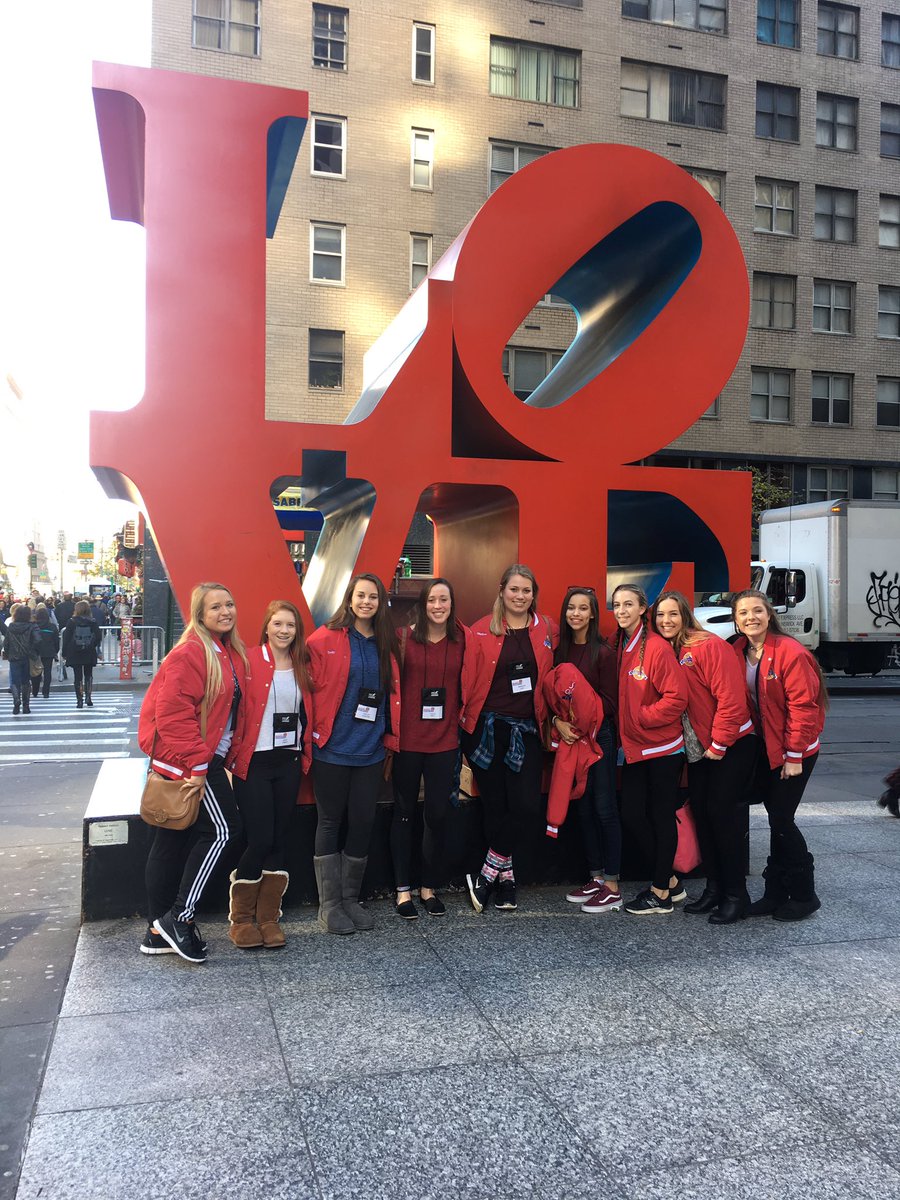 DebbieTDA's tweet photo. NYC!! #tdarocks https://t.co/NftJae7W0o