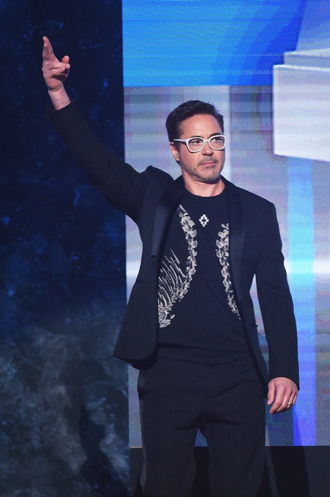 The Fashion Court On Twitter Robert Downey Jr Wore A Givenchy