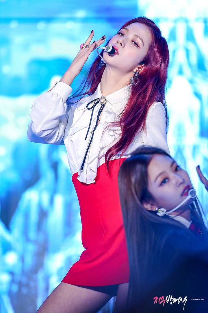 kimjisoopics_'s tweet photo. FOR THE NTH TIME!!!! HOW CAN KIM JISOO BE SO GORGEOUS &amp; DIVINE! SHE IS SO STUNNING !!!! #JISOO#BLACKPINK https://t.co/w5fSGqAFf5