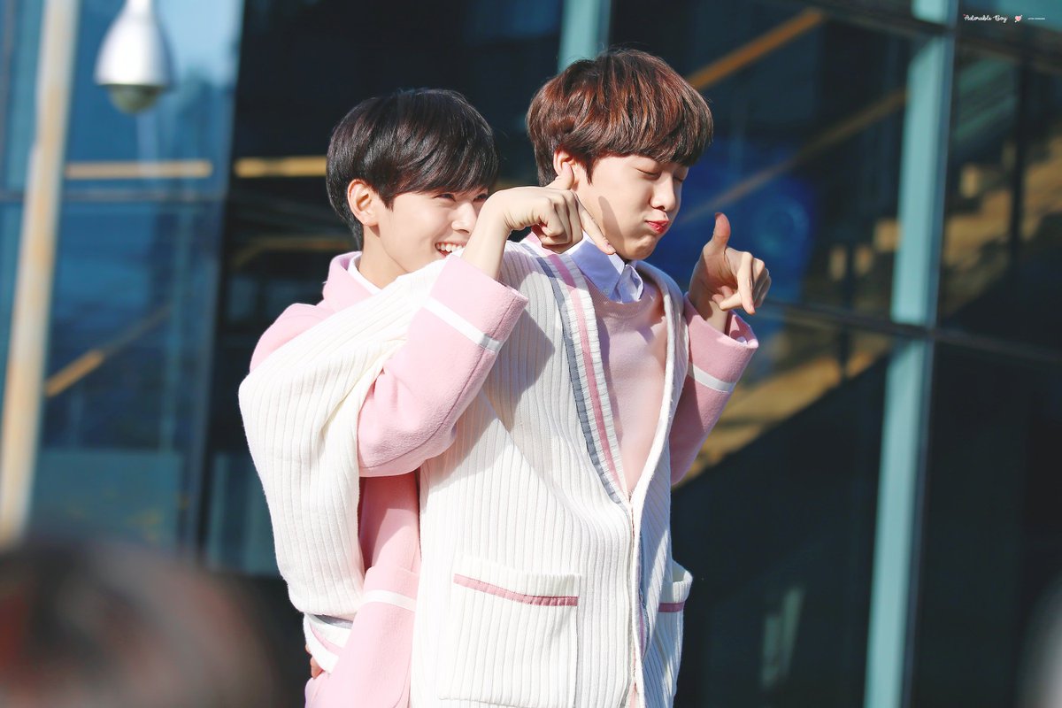 sh_adorableboy's tweet photo. 161119 음중 미니팬미팅
#윤산하 #산하 #아스트로 @offclASTRO 

아무래도 TT장인이야...  T__T♡

> https://t.co/qY7ZMBmZXr
> https://t.co/YxYsABx73f https://t.co/zyoQr3Kaig