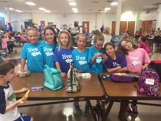 Live Nice tweet media