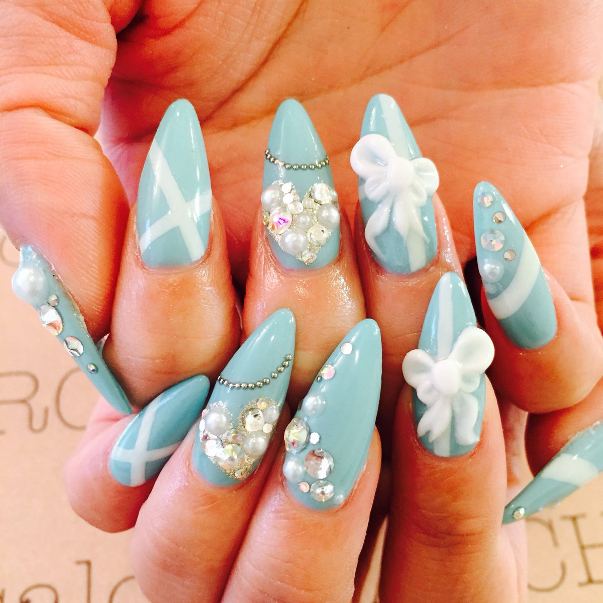 ネイルサロンmarch 山岸ゆうやですー 今日から沖縄のおもろまち店出勤でっす この時期の那覇の気温すごくちょうどいいです過ごしやすい W さて お客様ネイル載せときまーす っと大好きなラーメンも一緒に ティファニー ネイル ドナルド