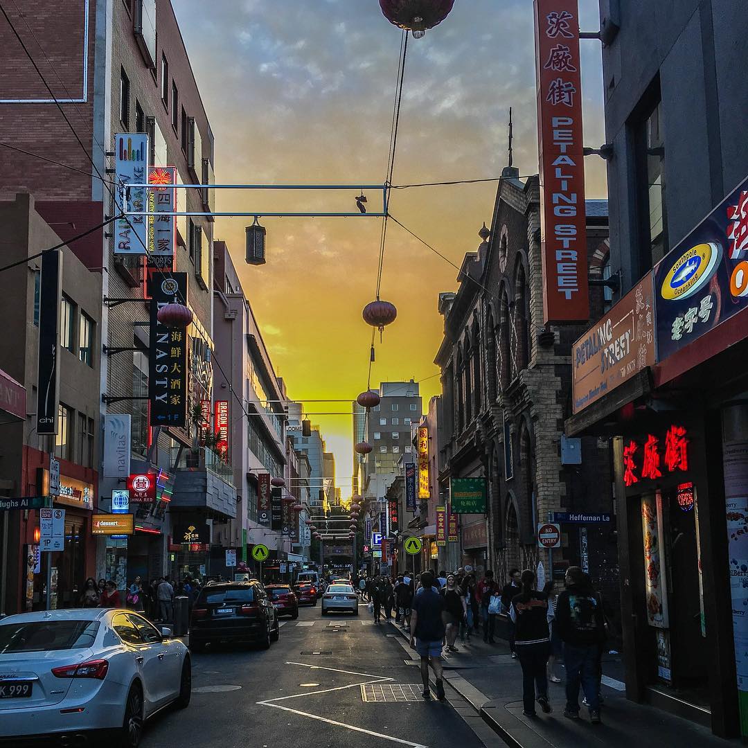 Melbourne's tweet photo. Did you know that Melbourne's Chinatown is Australia's oldest Chinatown? 
(Photo via IG/digveejay) https://t.co/eEN6F0mzQL