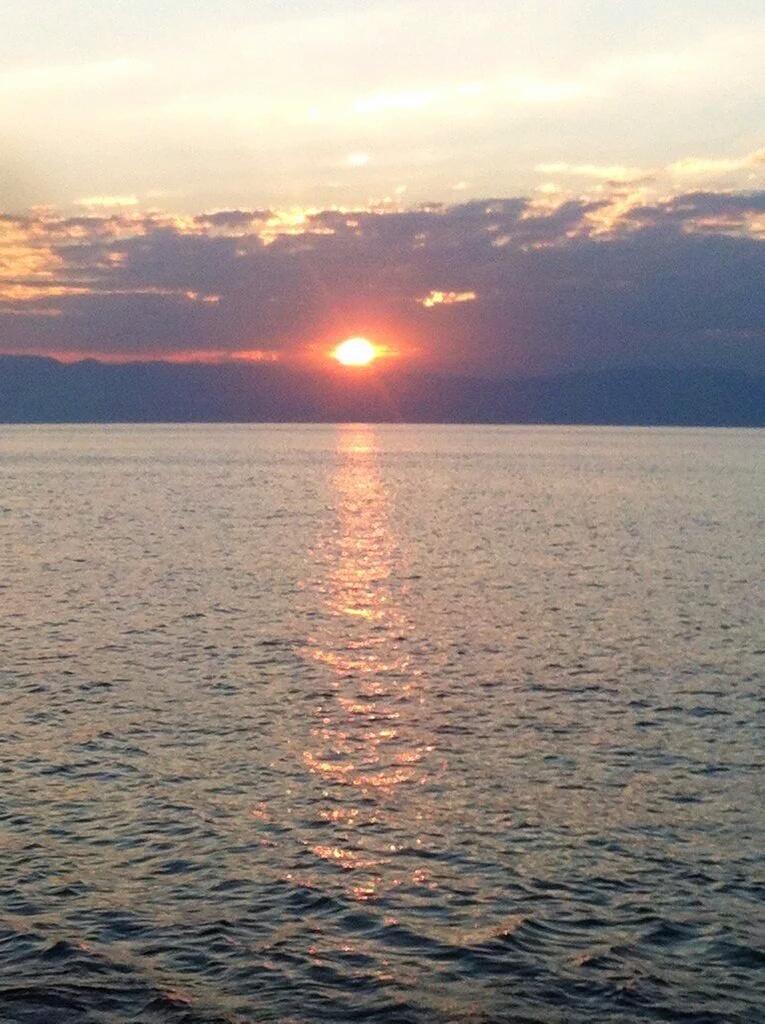 يالله يالمعبود ياخالق الكون
يامستجيب لمن  دعاء من عباده
لاضاقت الدنياء على كل محزون 
يارب عجل  بالفرج  و السعاده