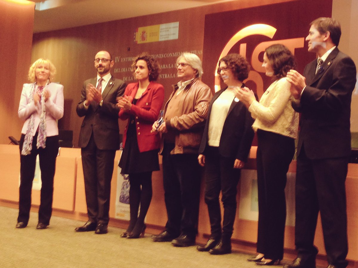 CreuRojaCAT's tweet photo. El projecte #ATEMPRO per a dones víctimes de violència masclista de @CreuRojaTGN ha rebut avui el reconeixement de @sanidadgob https://t.co/rdexopQwTW