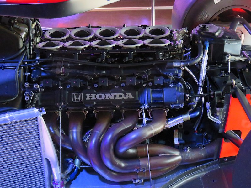 ラッシュ Twitterren 鈴鹿サーキットのレーシングシアターに展示してあったマクラーレン ホンダmp4 5b カウルからモノコック エンジンまで 昔作ったタミヤのプラモデルそのまんまで いろいろな意味で感動した まぁ 鈴鹿でのレースは１コーナーで終わっちゃったん