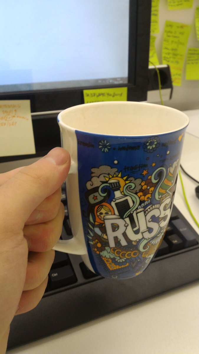 notesofstudent's tweet image. уже неделю не могу найти кружку в офисе. пока так, но это не значит, что я сдаюсь #день9 #стажировка #впоискахмоейкружки