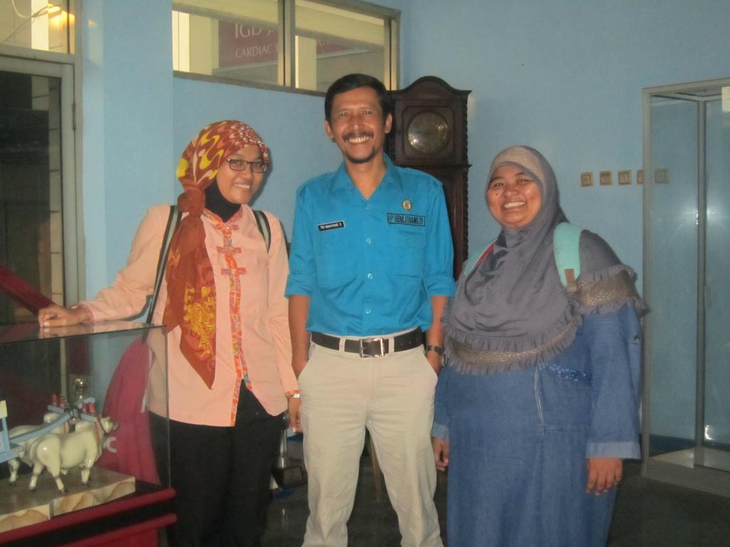 ana3ayr's tweet photo. #selfieondamri bersama pak @tri_damri 😃😃😃 https://t.co/Y5OiI4AFlR