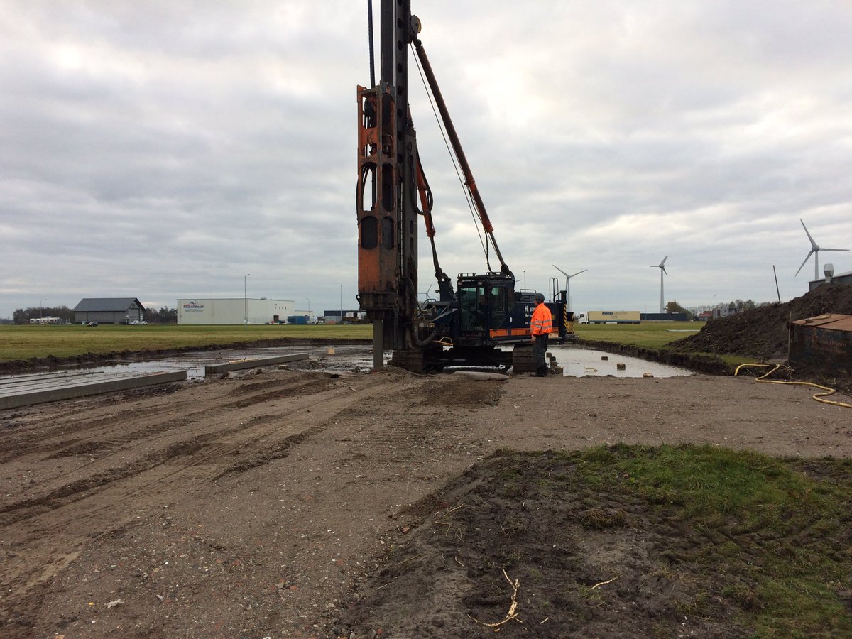Vandaag gestart met heiwerk voor <a href="/comint_urk/">@comint</a> nieuwbouw bedrijfspand