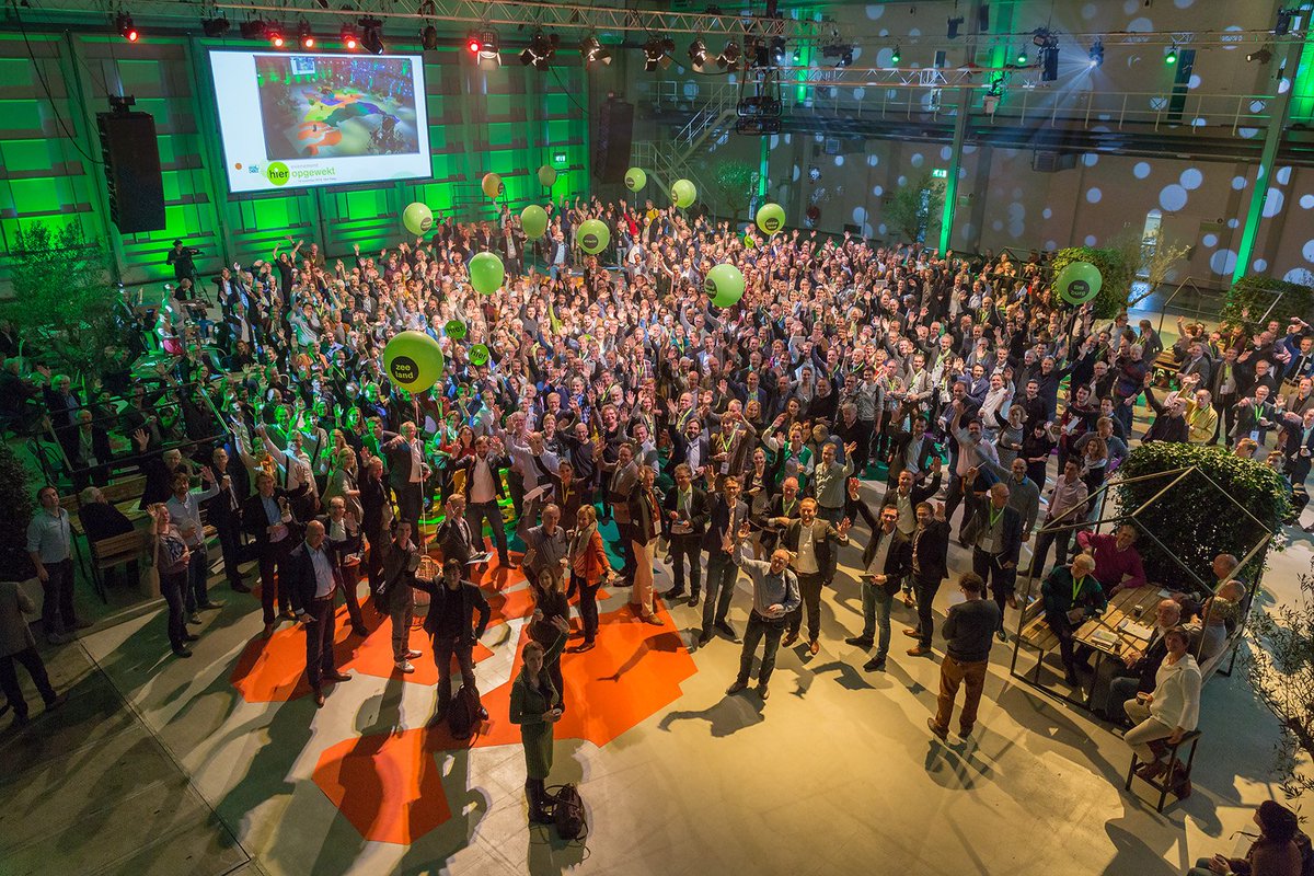 hieropgewekt's tweet photo. Nagenieten van #EHO2016! Was je er vrijdag bij? Vergeet dan niet de evaluatie in te vullen! https://t.co/1YXmyUgS2a