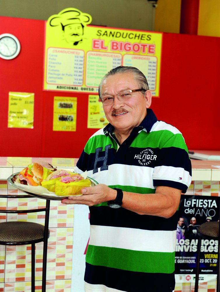 EcuavisaInforma's tweet photo. Falleció Julio Galarza, propietario de la conocida hueca Sánduches El Bigote, ubicada en Urdesa. ¿Alguna vez comiste en su local? https://t.co/8fRIfMWfHm