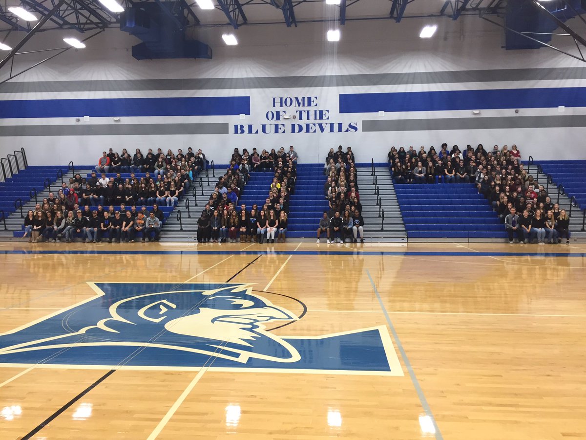 MScottWalters's tweet photo. Love my seniors!!! @lebanon_2017 https://t.co/rpE0J9QBM0