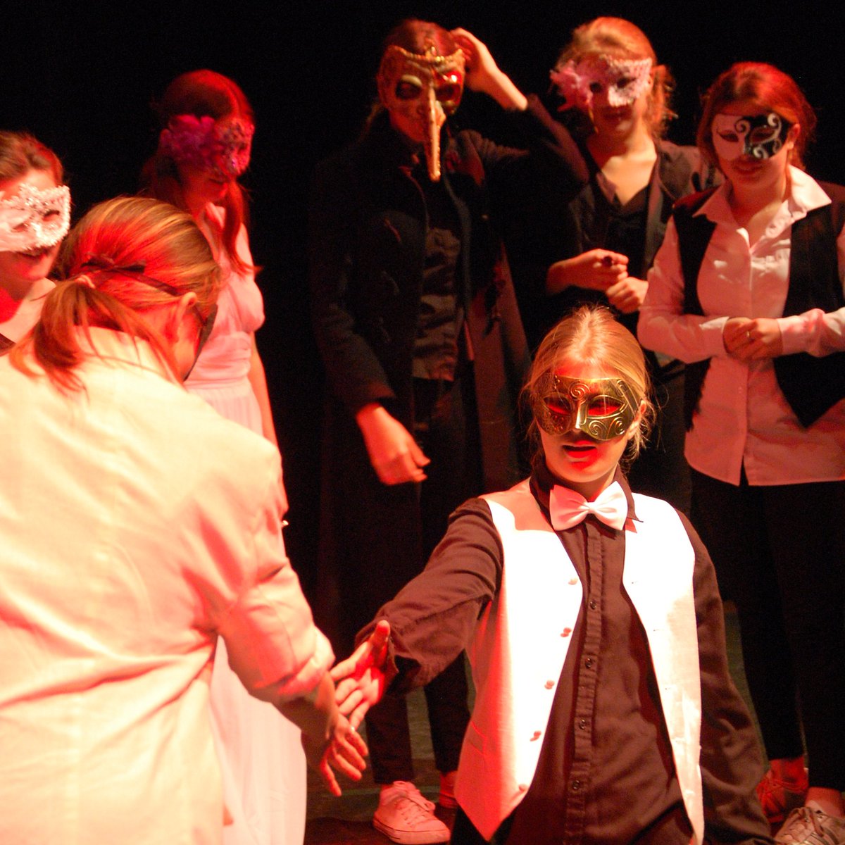 TudorHallDrama's tweet photo. #ssf16 a resounding success for Tudor girls https://t.co/1REc9132Ny #THSDrama @SSF_UK #iloveboarding https://t.co/Ol1FxEf59H