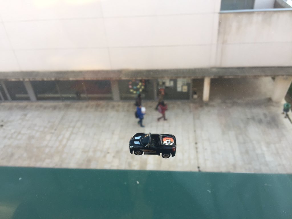 INFORMER_uva_or's tweet photo. Albano de 1 de Trabajo social ha dejado su coche aparcado en la puerta de la facultad. https://t.co/y88uhbA7W1