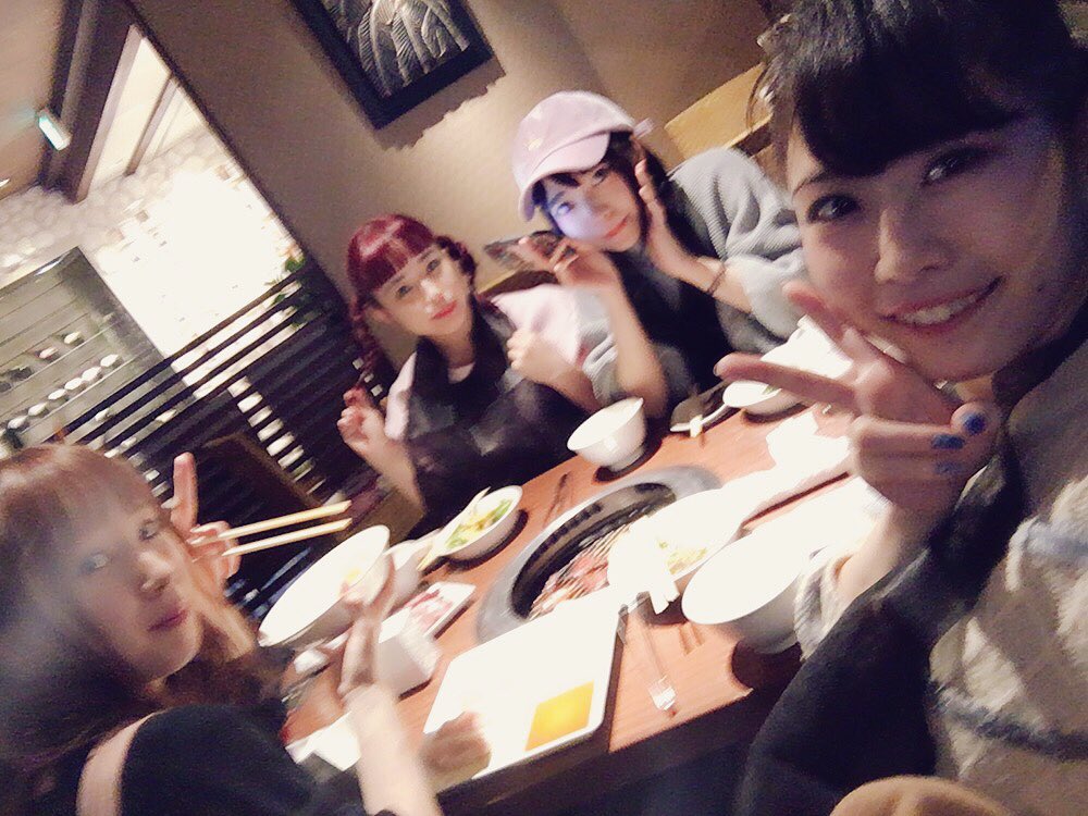 philosophy092's tweet photo. 昨日の写真と衣装全身꒰◍ᐡᐤᐡ◍꒱♡
#フィロソフィーのダンス https://t.co/lXJm5hAhPb