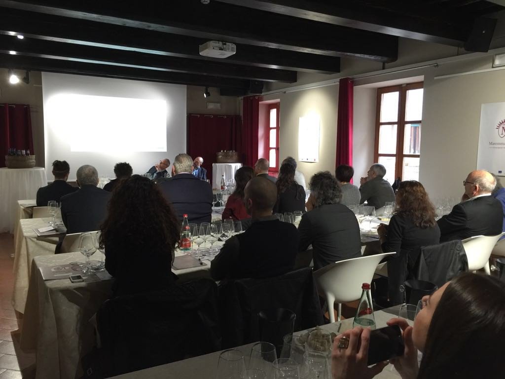 DocMaremma's tweet photo. #Maremmachevini, inizio della #masterclass Vitigni Autoctoni con il sommelier Nicola Nebbia. https://t.co/Kgt6HTBzBk
