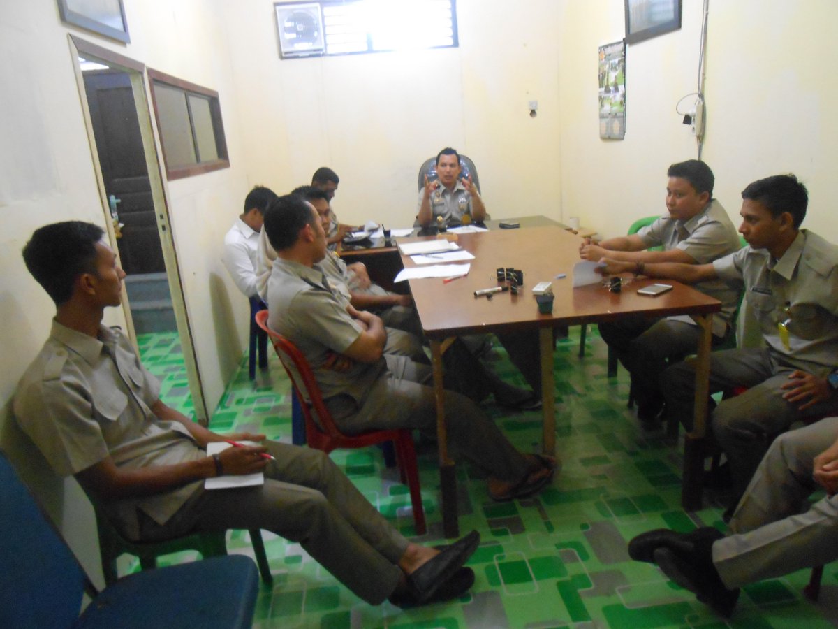 FaisalBPN's tweet photo. Rapat Evaluasi Kinerja Seluruh Ka.Gp.Agraria Terkait Prona 2017 n Layanan Cek Plot utk #Snang Memudahkan @AgustyarsyahA @yuliandidjalil1 https://t.co/NTwtMbC0xh