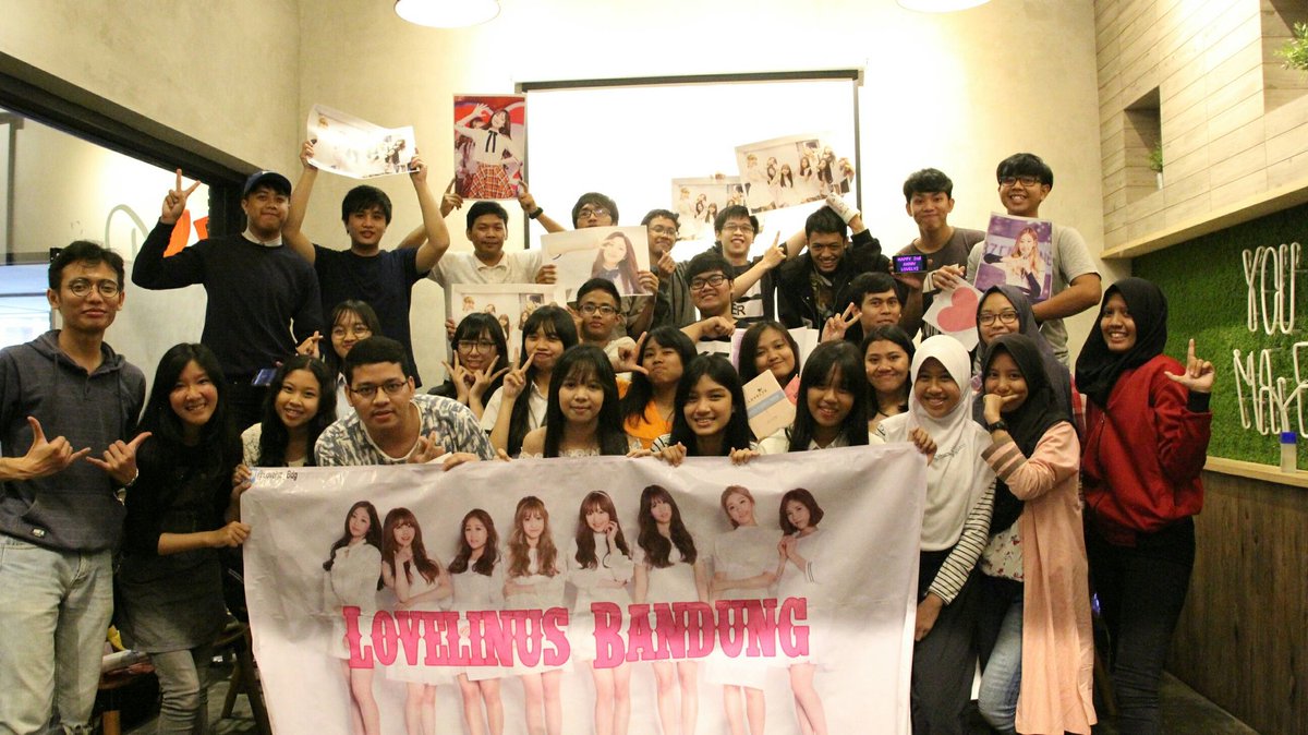 Inilah dia keseruan dari "Lovelyz 2nd Anniversary Gathering" regional Bandung hari minggu kemarin. Thanks for this great event! <a href="/LovelyzBdg/">Lovelyz Bandung</a>