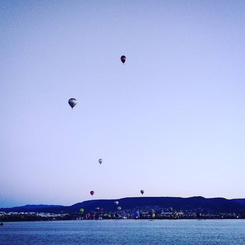 LeonGuanajuatos's tweet photo. Los primeros globos ya están despegando 🎈🎈🎈 #fig16 #figleon #vivefig #fig #leonguanajuato … https://t.co/XKToJQj71I https://t.co/ymIiH7Ipp6