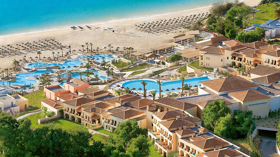 Vpan80's tweet photo. Plan your #family #vacation now in a #luxury #hotel  https://t.co/T02eVlOc4H #greece #Peloponnese #luxuryhotels #5starhotels #familyhotels https://t.co/HAJGjv9UpX