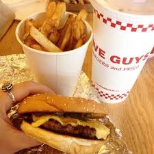 FastFood2Me's tweet image. WHY DO MONDAYS EVEN EXIST?! We know... #FastFood2Me