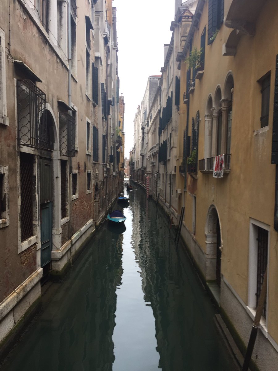 lassiterchorus's tweet photo. We're here!! 🇮🇹 #Venice https://t.co/StPbtaHijd