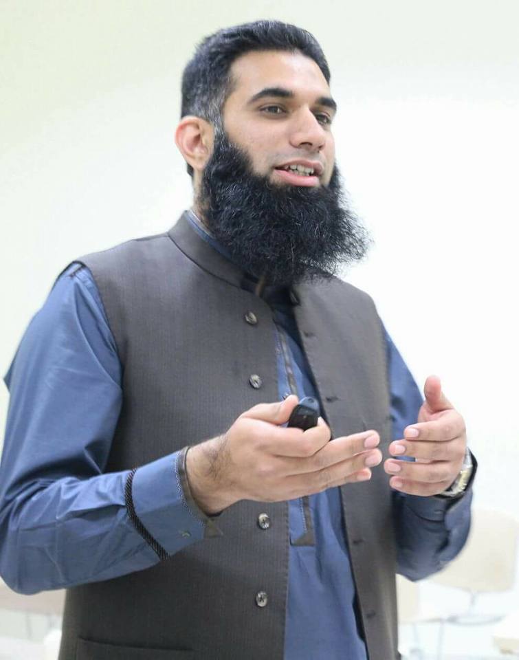 airtech2k16's tweet photo. Introducing our honorable Judge Dr. Ameer Hamza.
#AirTech16 https://t.co/xCeXTZpJK7