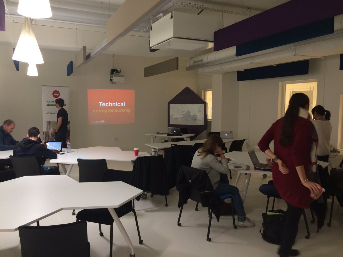 lewagonlyon's tweet image. Nouveau #codingmonday au @makerslab_ de @emlyon 😎 Workshop "launch your tech product: from idea to market fit" avec 20 #earlymakers 💻