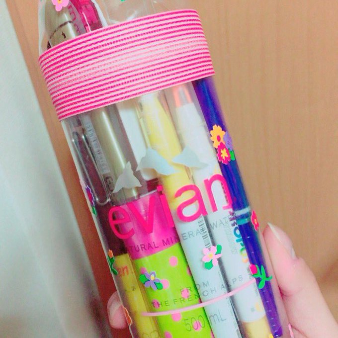 ペットボトル筆箱 人気材料 Evian のペンケース作り方ご紹介 大人女子のライフマガジンpinky ピンキー