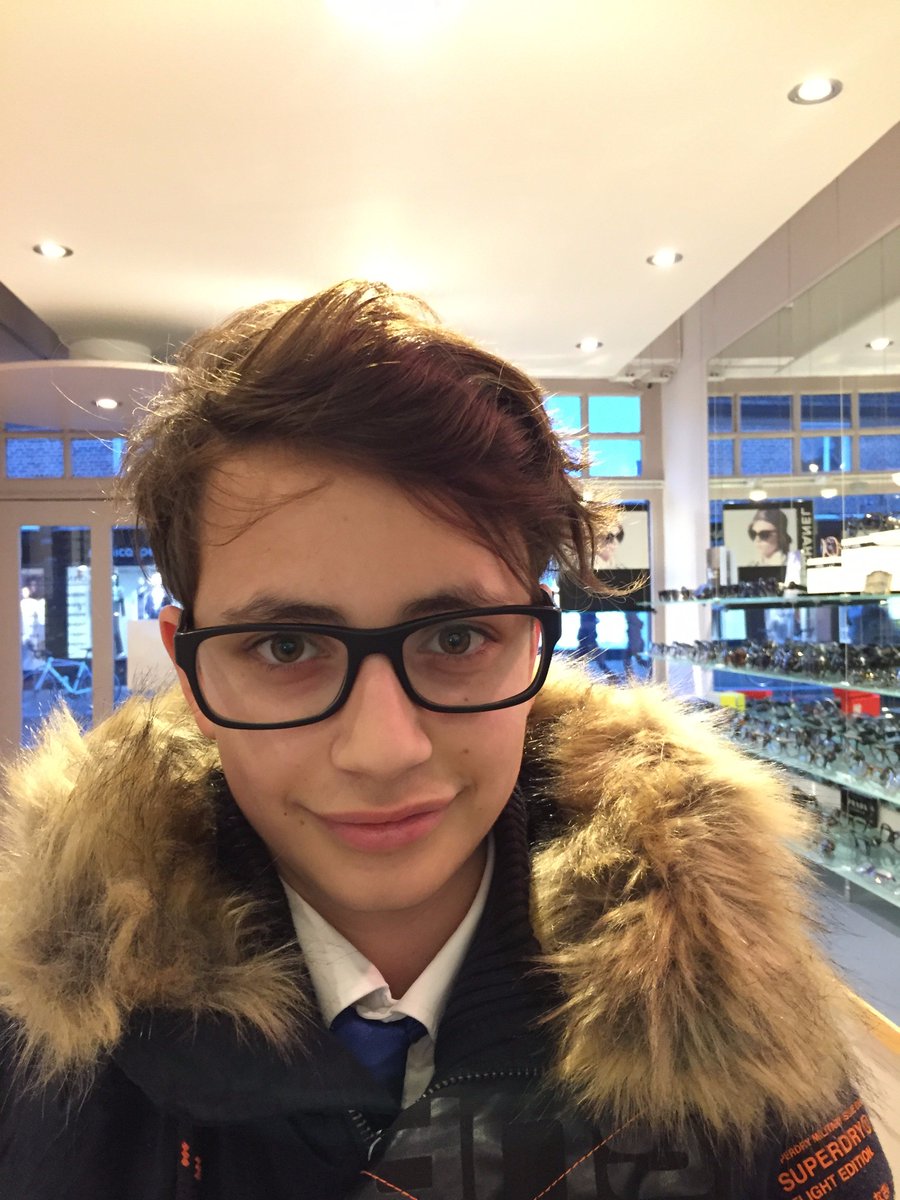 OpticalShopIre's tweet image. Hard to look cooler than Toby in his Raybans!