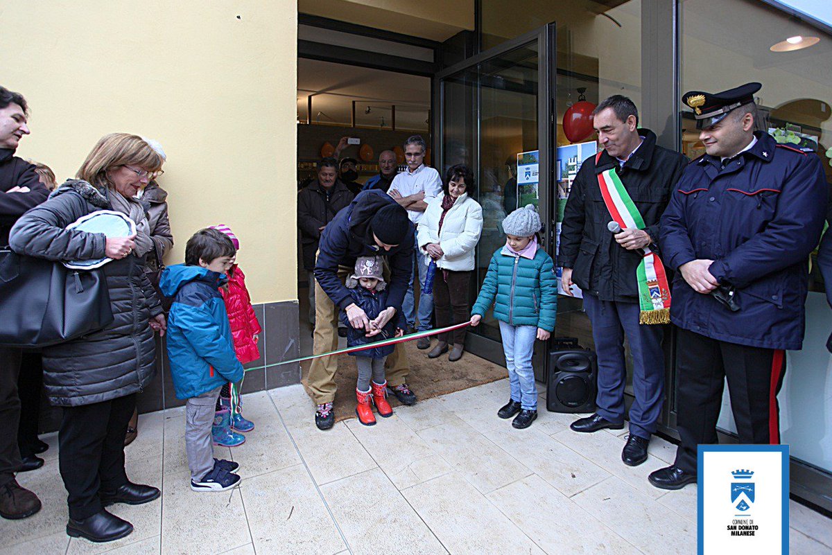 ComuneSDM's tweet photo. #IlPontile ha preso il largo. Taglio del nastro affidato ai bambini https://t.co/StTlFTFKMd https://t.co/wpPthUyq0Z