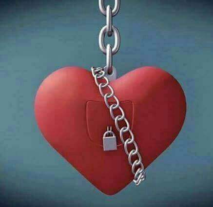 ✿♩

 دامك على هالقلب فارض وجودك
محدٍ بدالك ، ياخذ الجوّ لا رحت !

           ﴿ 😊💙ءء﴾

❥❥
#نسمھ_عليل