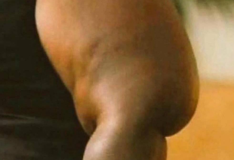 AuthorHydiea's tweet image. If the person cooking thanksgiving dinner arm don't look like this I'm not coming over 😡