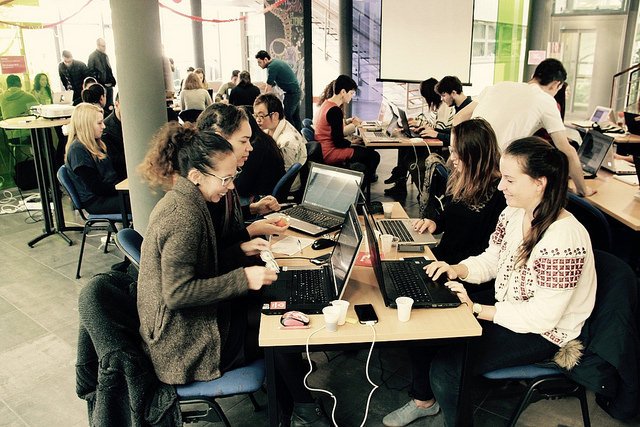 @_JustineCouchon 👋 Justine. Ca te dit de découvrir la programmation web ? On fait un #RailsGirls ce samedi 👉 railsgirls.webenvert.fr
