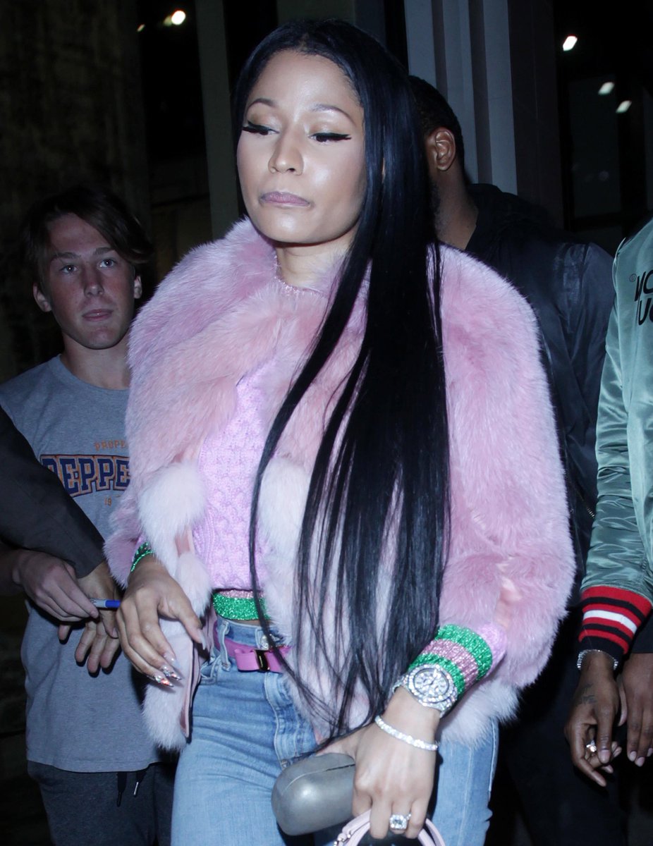 nickiMARAJcom's tweet photo. HQS ADDED: https://t.co/mEmfQUoukf https://t.co/AVBv7yn88O