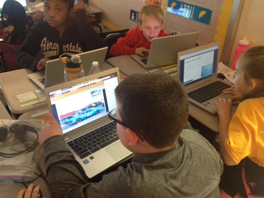 MrsKelly43's tweet photo. Ms Evans 3rd graders using Screencastify to narrate their presentations. Some excited Ss! #isdstrong #millcreekproud https://t.co/YfYLuMDr4L
