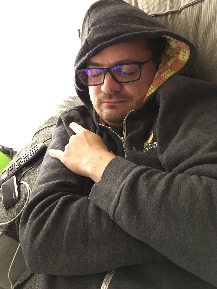 nledez's tweet photo. Bon, #POSS2016 et le #CDL2016 c'était vraiment bien. Mais je suis naze et bien content d'être enfin dans mon canapé ! https://t.co/ADF49ReIlg