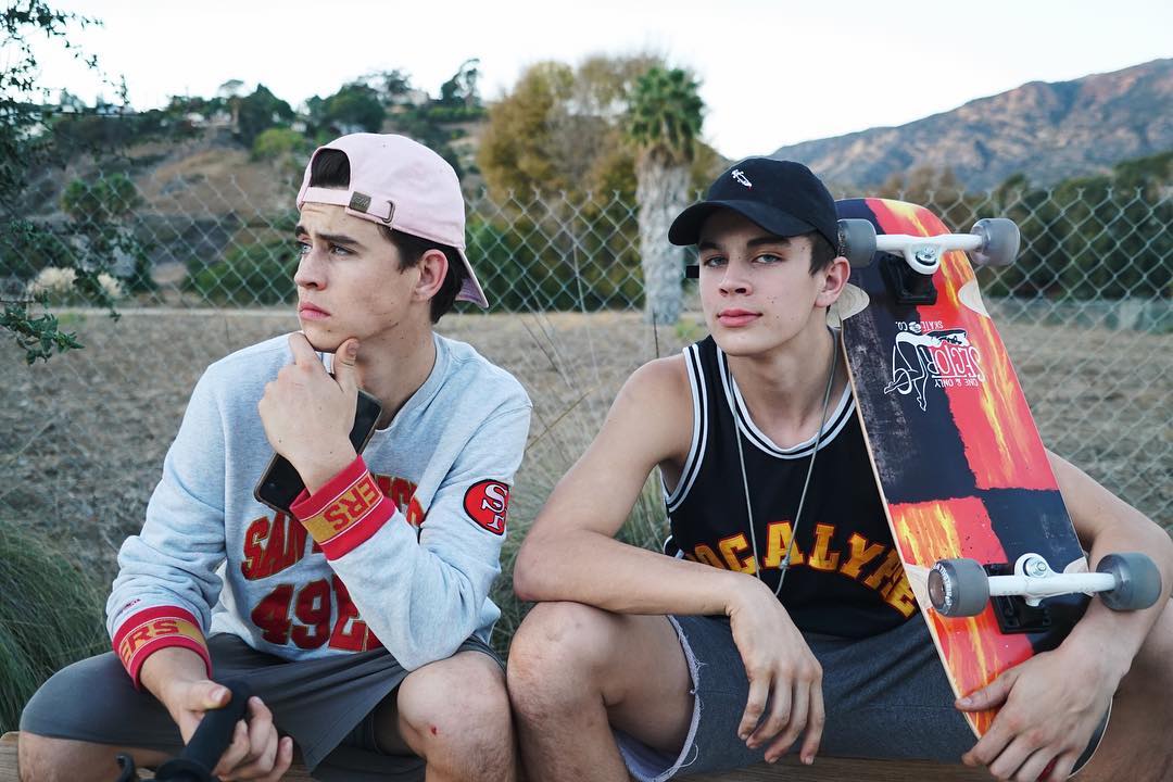 awesomenesstv's tweet image. Shout out to @Nashgrier and @HayesGrier. We're so thankful to have these two in our life. 🙌🏻