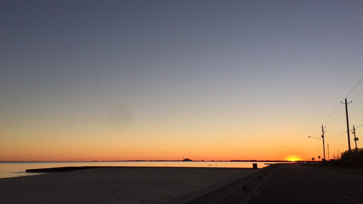 miahgreen3's tweet photo. the coast is honestly so pretty https://t.co/ejcH8qTKWa