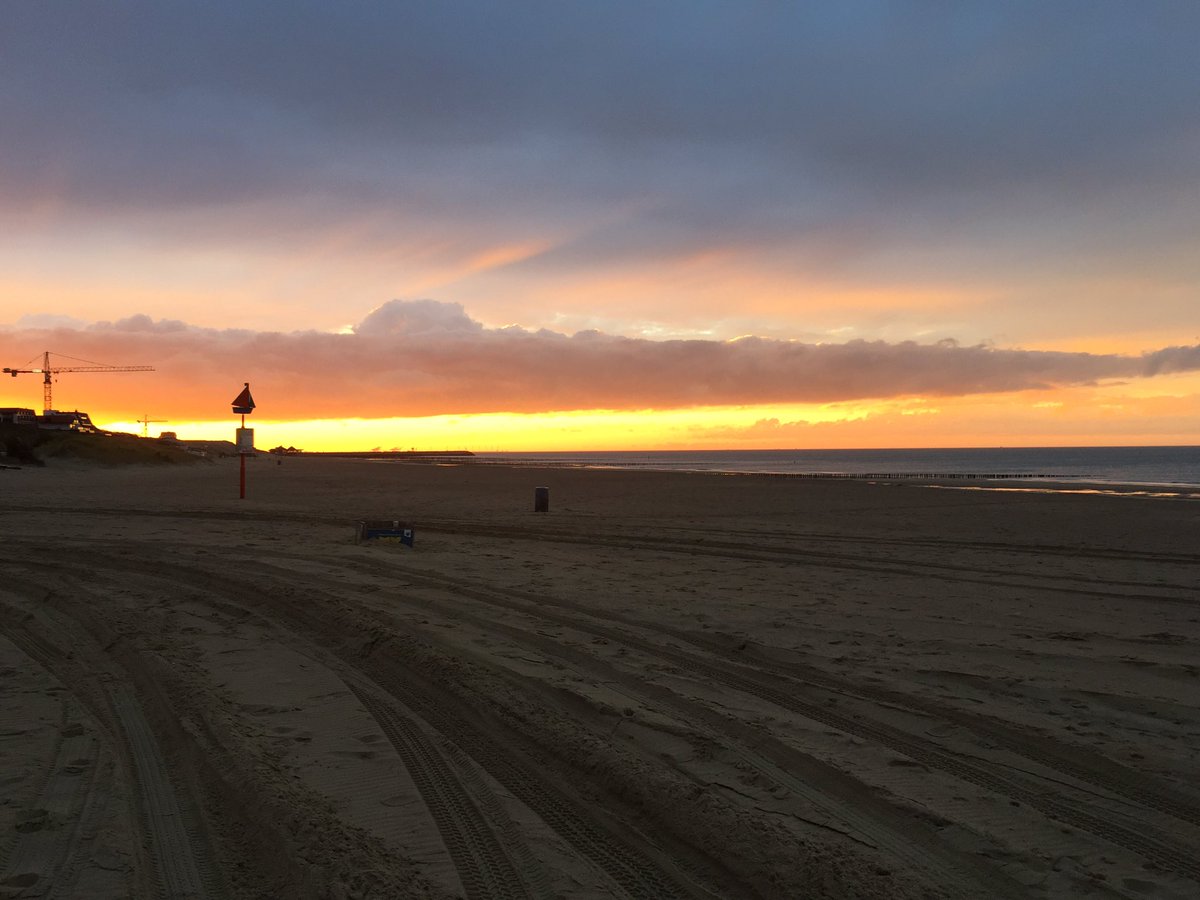 MoioBeach's tweet photo. Prachtige luchten #CADZAND @MoioBeach en @StrandRuig https://t.co/lto3nBVTB3