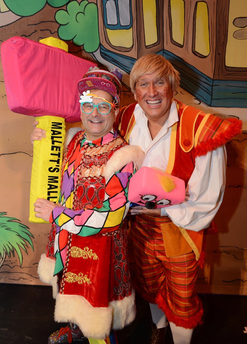 NickParford's tweet photo. @TheatreWindsor Jack and the Beanstalk panto cast @AntheaTurner1 @officialJasonG @TimmyMallett @cruisekevin @ExpressSeries @MaidenheadAds https://t.co/h3nsPAes8U