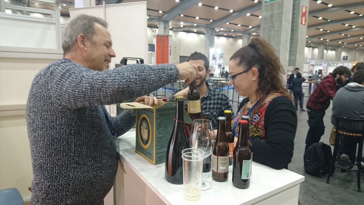 Lo seguimos diciendo también hoy lunes: viva la birra en #Gastronoma16!  🍻